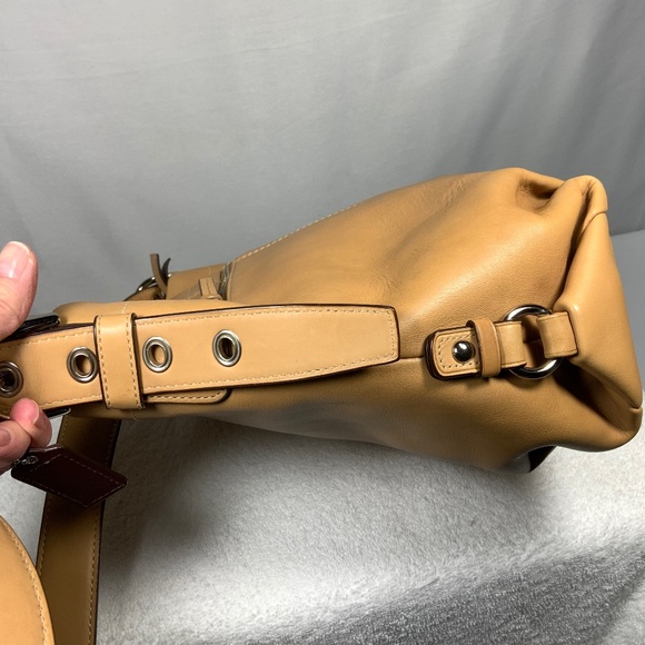 Coach Smooth Tan Duffle Shoulder Bag F15064 - Picture 3 of 13